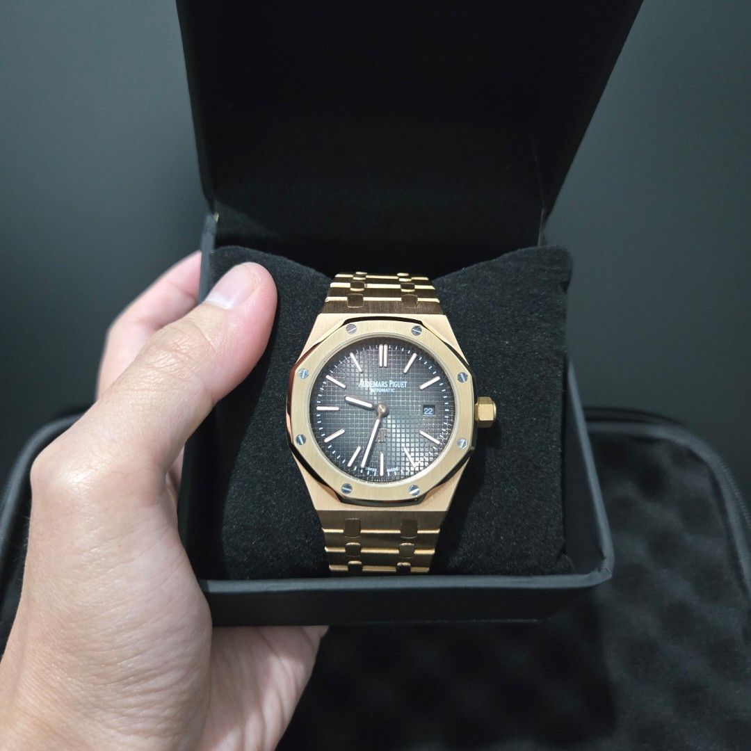AP Watch Rose Gold (Category: Men's Watches) located in Quezon City. Submitted by flipandfind (Listing ID 1469725503, Image 2). Description: - kindly check photos for the condition P 10k mop: gcash delivery: grab express only.