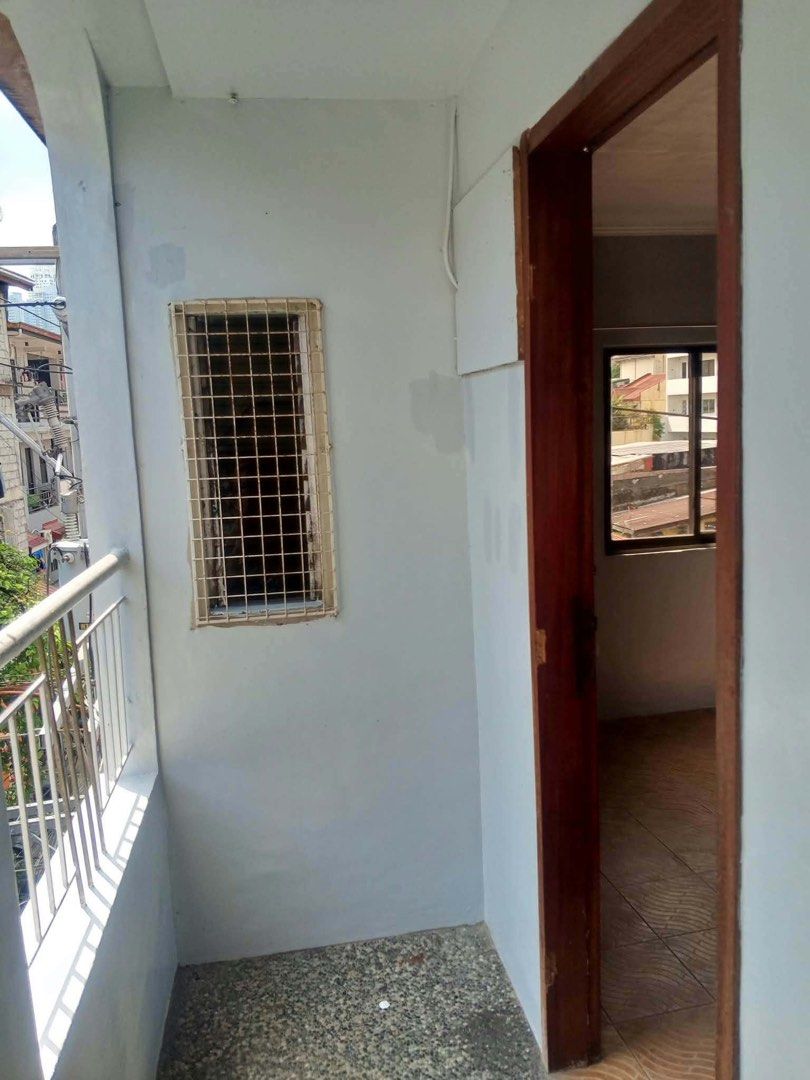 Apartment unit for rent (Category: Apartments & Condos) located in Makati City. Submitted by johna_015 (Listing ID 1469634121, Image 2). Description: APARTMENT RENT 📍193-M 29th Ave East rembo, Taguig City Landmark: near barangay outpost 🏠 Available for viewing everyda ✅ Available unit 4th floor 1️⃣ Bedroom ✅ Approxiamately 25sqm size ng unit. 👥 Good for 2 PAX Only - Preferably 2 working adults or couples only ⚡️Own electric meter, submeter for