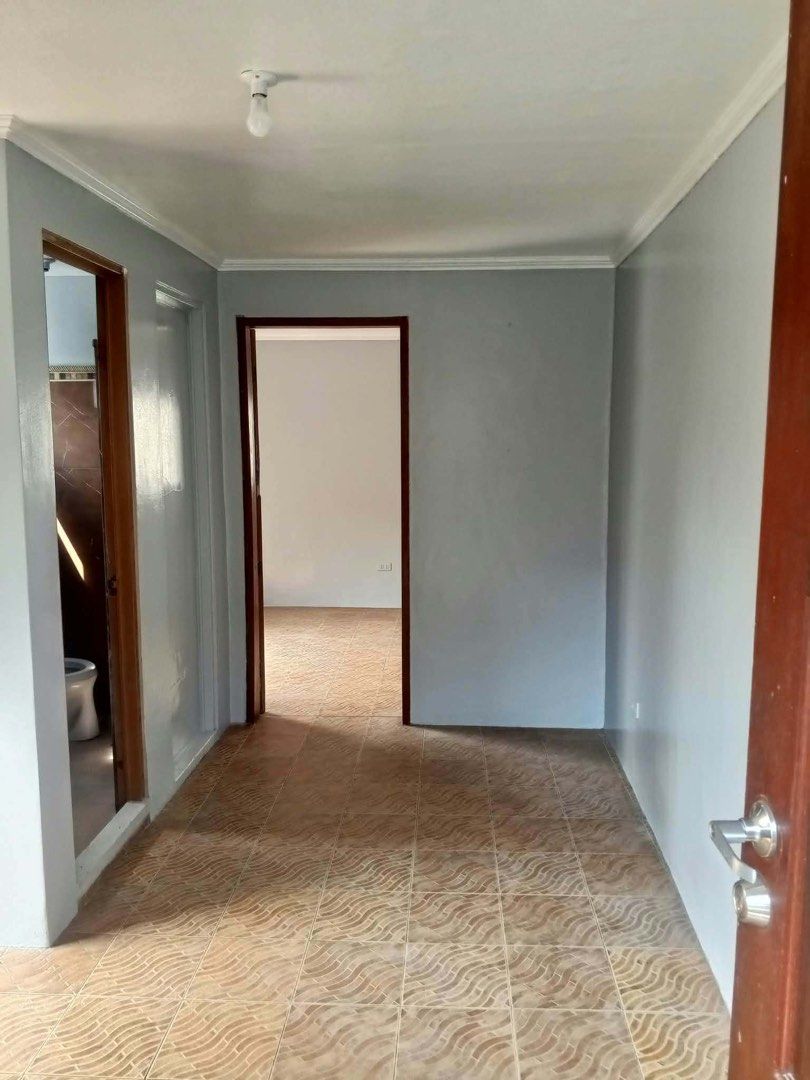 Apartment unit for rent (Category: Apartments & Condos) located in Makati City. Submitted by johna_015 (Listing ID 1469634121, Image 3). Description: APARTMENT RENT 📍193-M 29th Ave East rembo, Taguig City Landmark: near barangay outpost 🏠 Available for viewing everyda ✅ Available unit 4th floor 1️⃣ Bedroom ✅ Approxiamately 25sqm size ng unit. 👥 Good for 2 PAX Only - Preferably 2 working adults or couples only ⚡️Own electric meter, submeter for