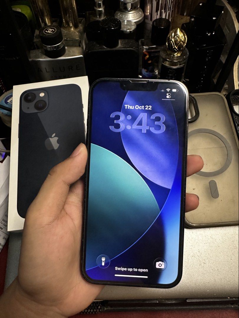 Apple (Category: iPhone 13 Series) located in Manila. Submitted by allainloui12374 (Listing ID 1469723222, Image 3). Description: For sale Iphone 13 128gb - Midnight 81% Battery Health no history of repair all workings minor paint chips no issues inclusions: original box, unit, receipt, w/screen protector & cases RFS: Upgrade to 14pm price: ₱16,000 nego pa 📍Pasay loc, open for meetup.