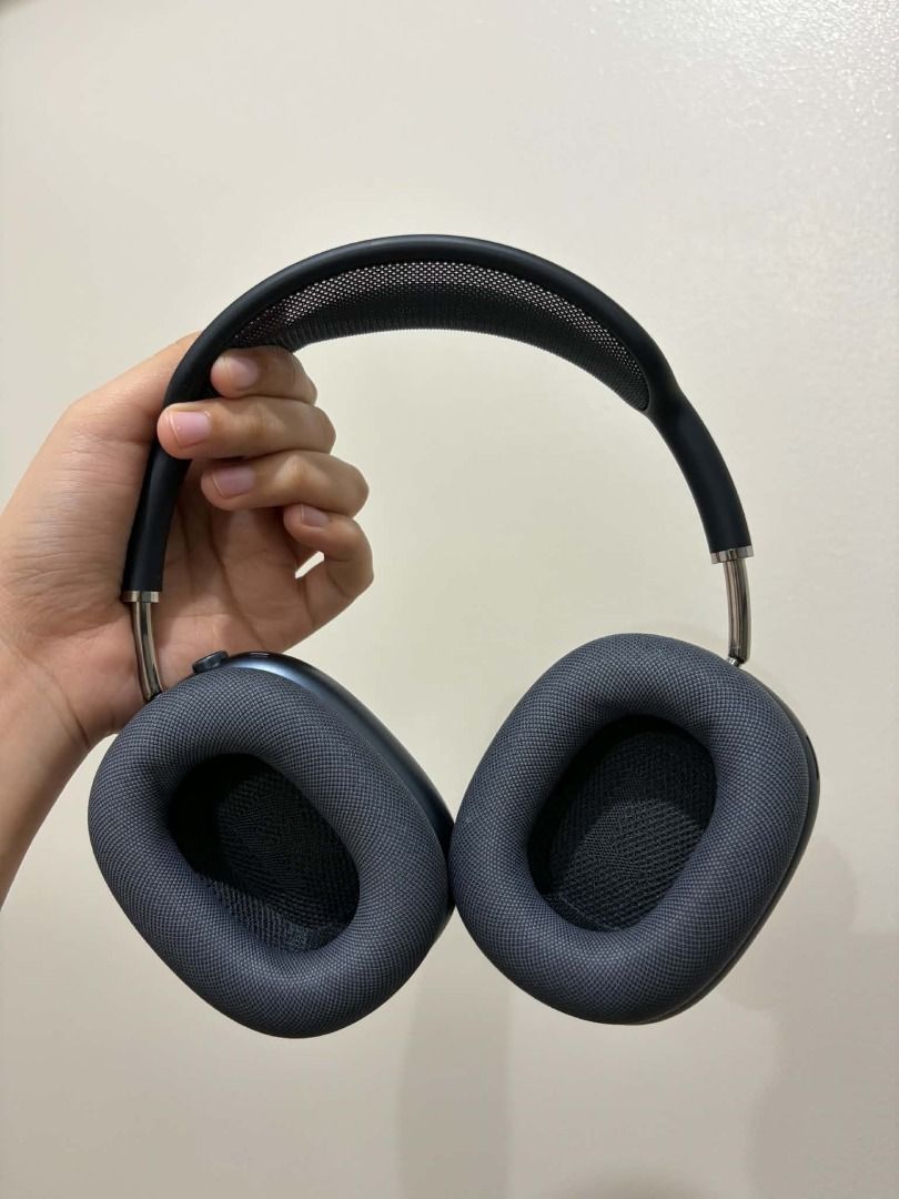 Apple AirPods Max 2 – Complete with Box and Receipt (Category: Headphones & Headsets) located in Manila. Submitted by cristina1826 (Listing ID 1469732357, Image 2). Description: Apple AirPods Max 2 – Complete with Box and Receipt Asking price: ₱25,000 Original price: ₱36,490 (Apple PH Store) Pre-owned and in working condition. Comes with the original box and receipt, so you have proof of purchase. Specs: • Apple H2 chip in each ear cup • Active N