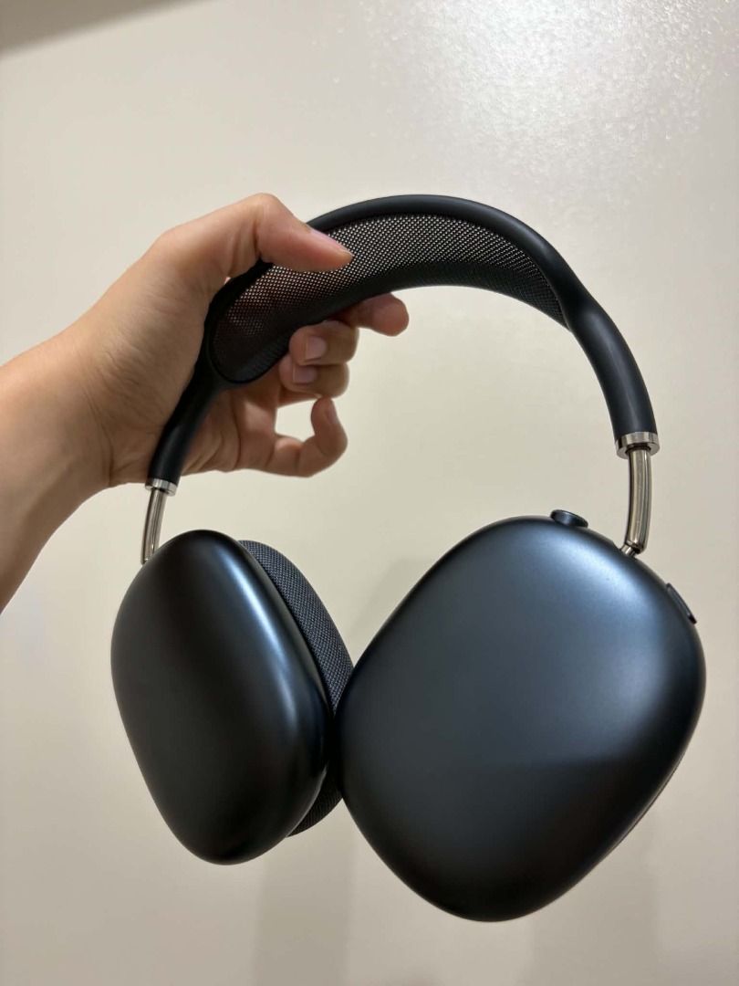 Apple AirPods Max 2 – Complete with Box and Receipt (Category: Headphones & Headsets) located in Manila. Submitted by cristina1826 (Listing ID 1469732357, Image 1). Description: Apple AirPods Max 2 – Complete with Box and Receipt Asking price: ₱25,000 Original price: ₱36,490 (Apple PH Store) Pre-owned and in working condition. Comes with the original box and receipt, so you have proof of purchase. Specs: • Apple H2 chip in each ear cup • Active N
