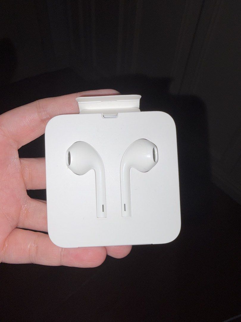 Apple EarPods with Lightning Connector (Category: Earphones) located in Muntinlupa City. Submitted by secondhandlove12345 (Listing ID 1469702314, Image 1). Description: - 100% Original Apple EarPods - Lightning connector plug - Brand new, never unpacked or used - Pulled straight from an official iPhone box - Neatly packed in the original cardboard holder - Ideal backup or replacement for broken earphones Never used Negotiable Pick up by buyer .