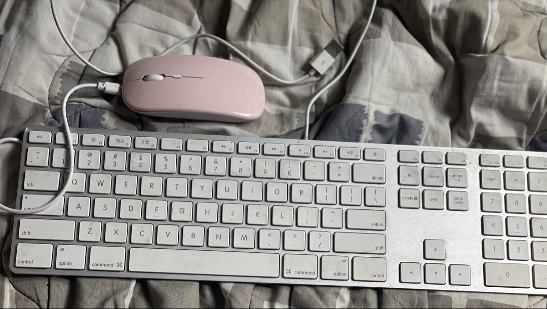 Apple keyboard wired (Category: Computer Keyboard) located in Antipolo. Submitted by nixielistings4u (Listing ID 1469603718, Image 1). Description: .