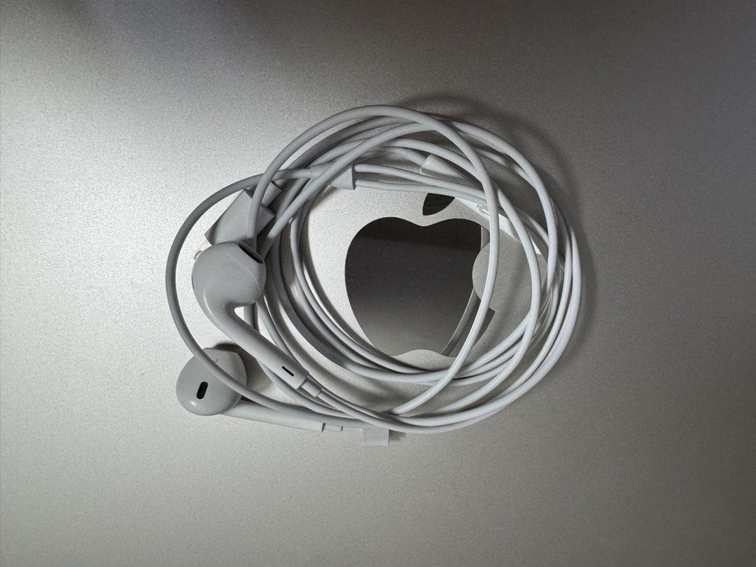 apple lightning connector wired earphones (Category: Earphones) located in Manila. Submitted by reducse (Listing ID 1469680614, Image 1). Description: authentic! bought from apple flagship store on 🍊. rfs: phone upgrade mop: gotyme mod: lalamove or jnt 📍sampaloc, manila / san mateo, rizal.