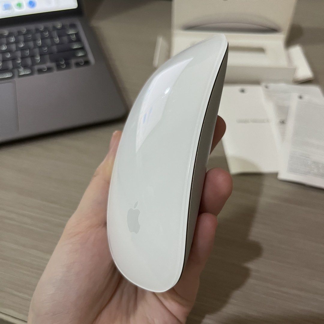 no batt needed. Apple Magic Mouse 2 white w box A1657 (Category: Mouse & Mousepads) located in Manila. Submitted by raspb (Listing ID 1469688981, Image 3). Description: Great condition and working smoothly. 8/10, minor imperfections as shown in last 2 pics. What u see is what u get. Just charge, no batteries needed.