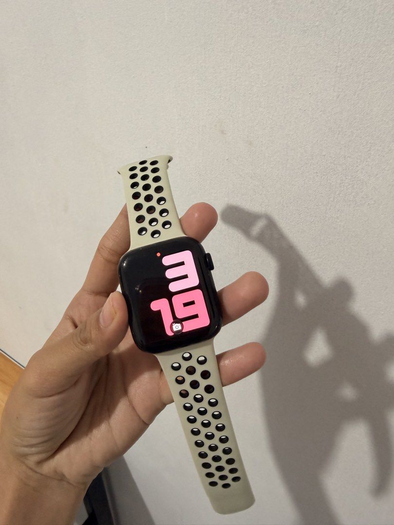 Apple Watch Gen 2 (Category: Wearables & Smart Watches) located in Baguio. Submitted by nabiwuh.06 (Listing ID 1469744571, Image 2). Description: Apple Watch Gen 2 94% BH No Box (naiwan sa ibang bansa) With Charger Rfs: upgrade Meet up: 📍Pangasinan/Baguio.