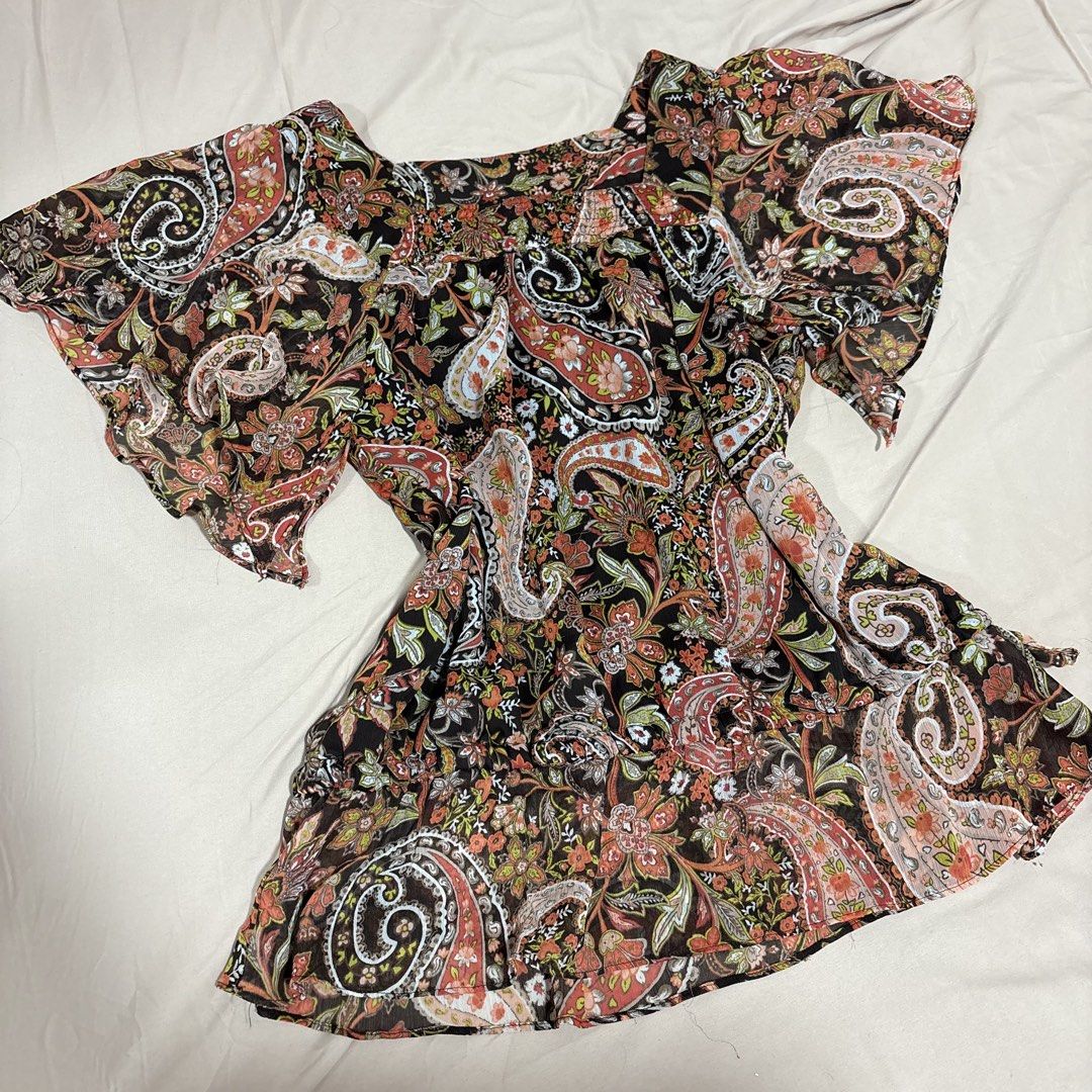 Apt. 9 Paisley Floral Square Neck Blouse Medium (Category: Blouses) located in Tuguegarao City. Submitted by shopaholiccccs (Listing ID 1469625012, Image 2). Description: - Brand: Apt. 9 - Size: Medium - Pattern: Intricate paisley and floral on black - Details: Square neckline, smocked elastic chest, flutter sleeves - Features: Lightweight chiffon fabric and adjustable side drawstrings.