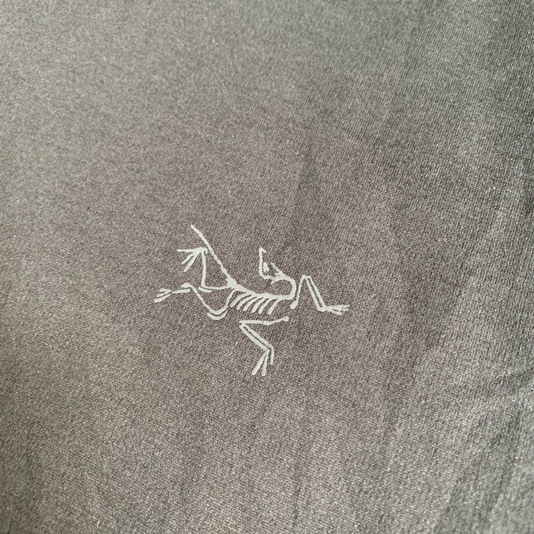 Arc'teryx Long Sleeve Shirt Dark Grey Size M (Category: Vintage Collectibles) located in Manila. Submitted by emplysthrift. (Listing ID 1469702016, Image 3). Description: Width "21.5 Length "27 Good Condition Colorrate: 9.2/10 Flaws: cut washtag (authentic) Unli vouch/vc for safe transactions 📲 Location: Laspinas City, Metro Manila, Brngy Talon Uno. 📍 DM IF INTERESTED📥 - Brand: Arc'teryx - Item: Long sleeve technical shirt - Color: Dark grey -