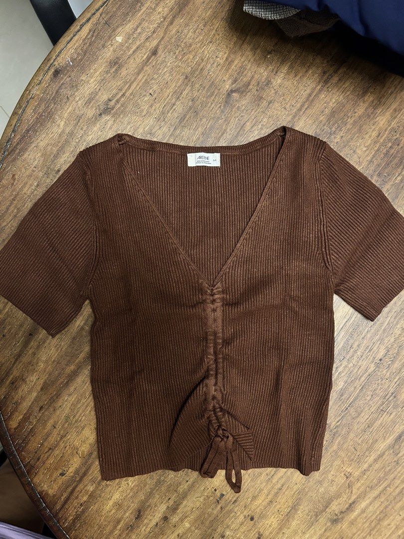 Ardene Brown Top (Category: Blouses) located in Antipolo. Submitted by tshopph (Listing ID 1469711523, Image 1). Description: Super cute and flattering brown ribbed knit short-sleeve top. Features a deep V-neckline with an adjustable front cinched/drawstring detail so you can adjust the crop level and gather to your liking. Made from a stretchy, comfortable ribbed fabric. Perfect for casual wear, daily layering, or pairing with high-waisted jeans