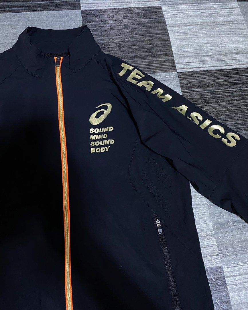Asics - Running Jacket / nylon (Category: Coats, Jackets and Outerwear) located in General Santos City (Dadiangas). Submitted by castilloed98 (Listing ID 1469630465, Image 2). Description: Asics - Running Jacket (Team Asics) Nylon Size.M Dimes.21x27 Stretchable Good Asnew 💵700 + SF✈️ DM📩 📍Gensan..