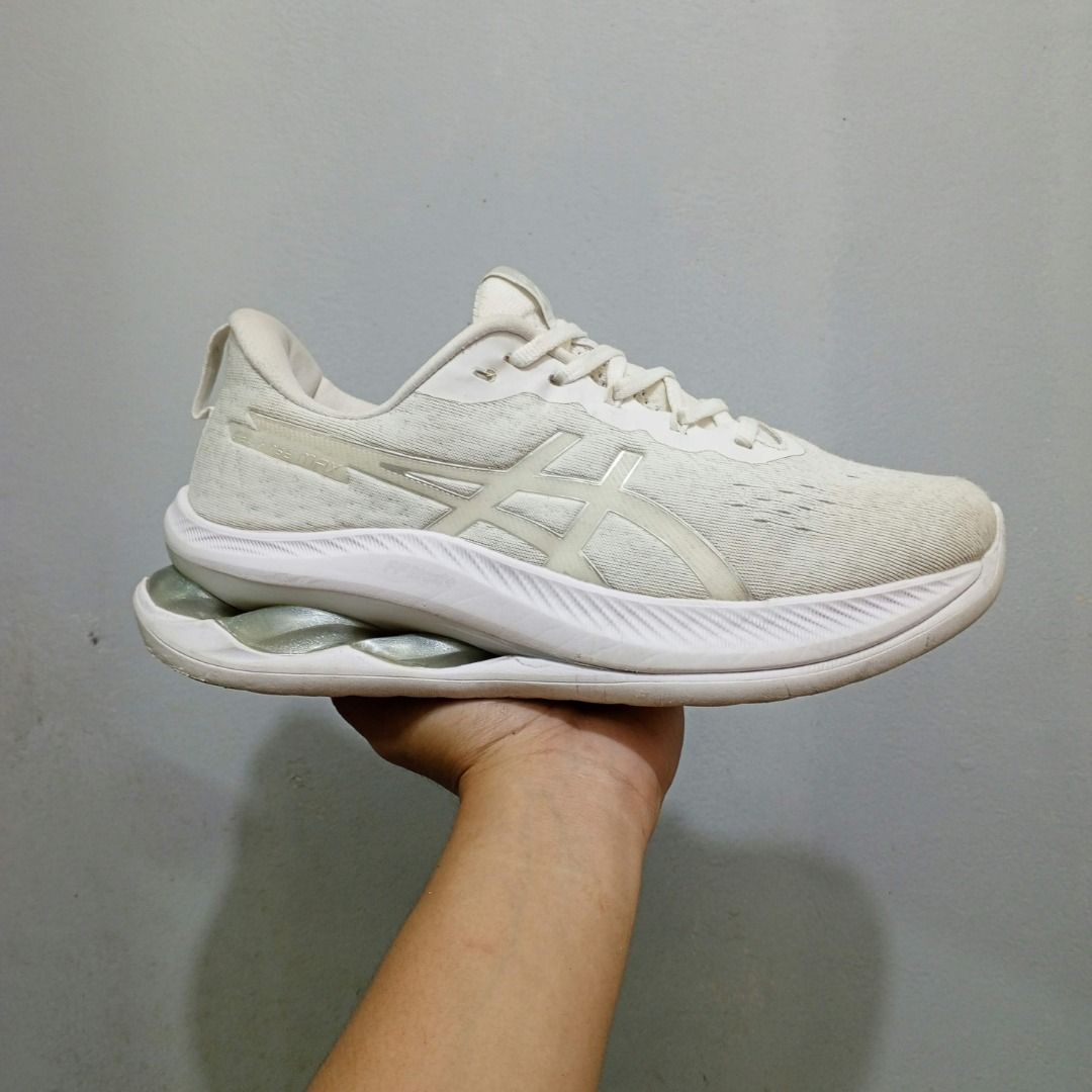 Asics Gel-Kinsei Max White (Category: Sneakers) located in Iligan City. Submitted by uishoe (Listing ID 1469699094, Image 1). Description: Very Good Condition Signs of Usage, no Major issue Size 41.5 EUR 8 US.