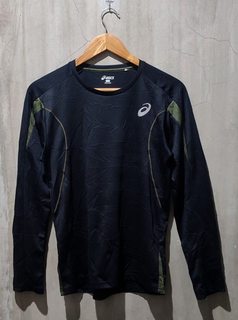 Asics Running Longsleeve Shirt (Category: Activewear) located in Solano. Submitted by johnpaulsanmiguel (Listing ID 1469696323, Image 1). Description: Asics Running Longsleeve Shirt Size L Fit M Width 20 (Dri-Fit) Length 25 Like New No Issues Gusot lang lang yan 10/10 Reflective Logo Asics Super ganda neto lalo sa personal Hindi na iitim arm mo 980+sf.