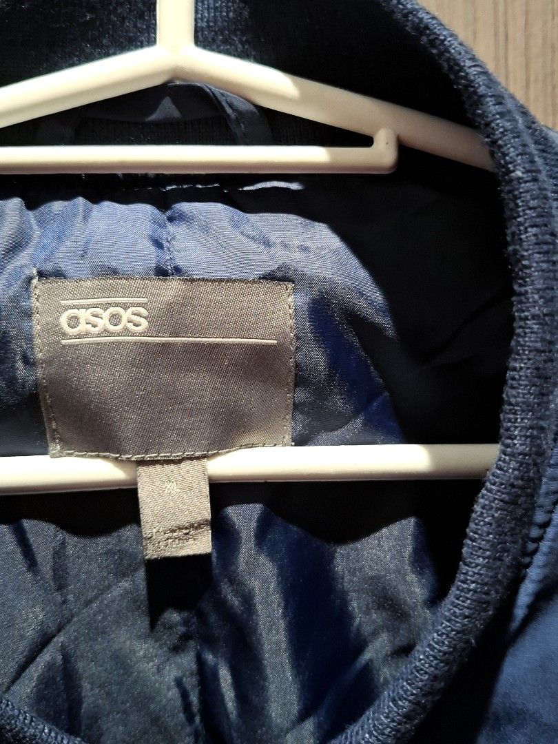 ASOS FW21 Oversized Utility Bomber Jacket (Category: Coats, Jackets and Outerwear) located in Pasig City. Submitted by coveted.mnl (Listing ID 1469657404, Image 3). Description: Guaranteed Authentic📌 Best fit to: Xl Width : 23 Length : 29 (MEASURED BY INCHES) 9.5/10 overall condition No issues or flaws in fabric Retailed for $70 (P4,410) • P1200 Slightly negotiable • Pasig City meet up • Open for COD Via Lalamove or Grab • J&T courier Message us