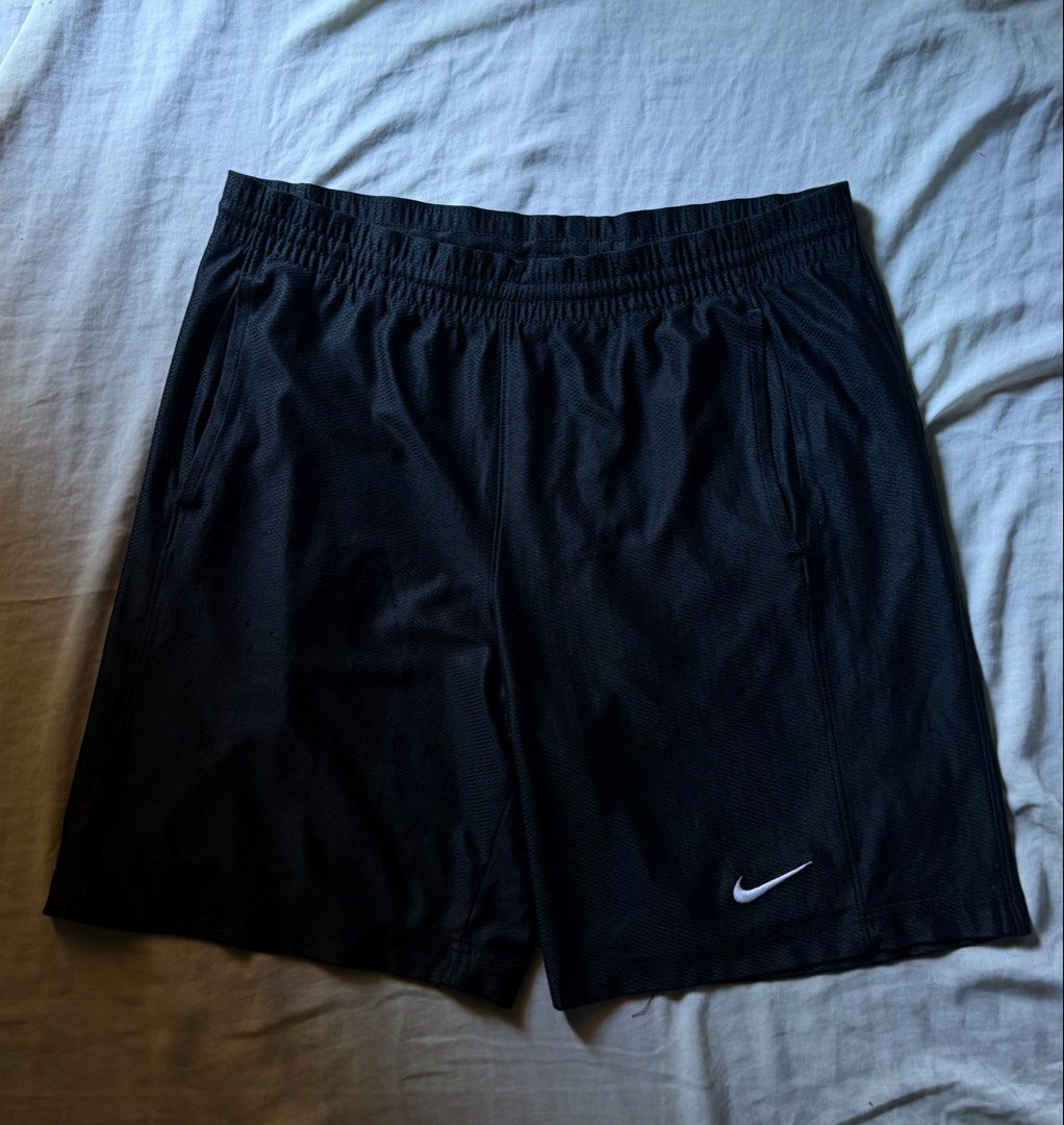 Aspack Nike shorts (Category: Shorts) located in Tacloban City. Submitted by cyrusnavar82617 (Listing ID 1469598480, Image 3). Description: Aspack both nike shorts L: 19 , free-waist Black Black-silver side.