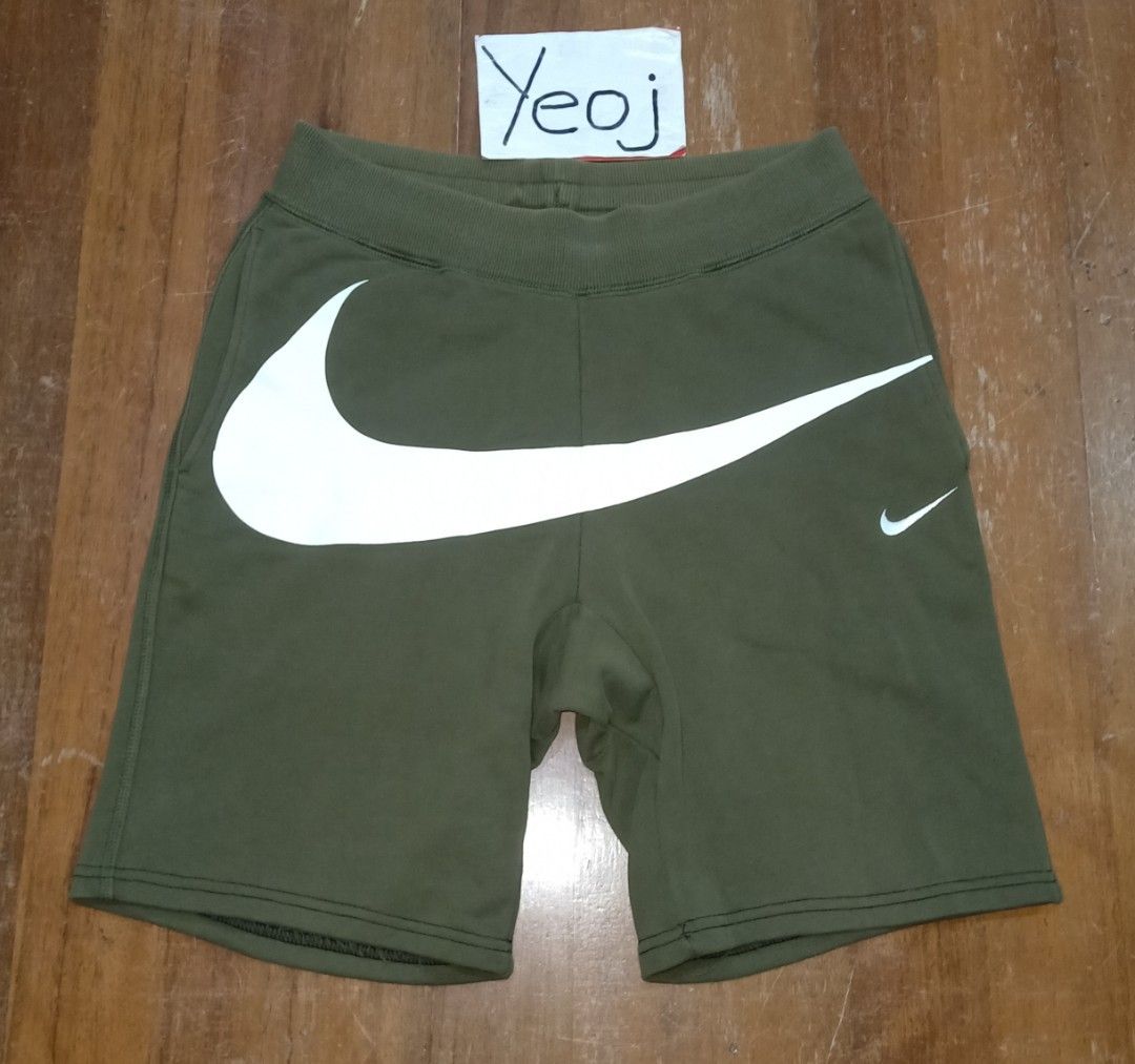 ASPACK Nike Tee & Sweatshorts / Medium to Large (Category: Shorts) located in Tayabas. Submitted by joeyjoe_19 (Listing ID 1469648925, Image 2). Description: #White Tee.. Medium.. W19 x L28 ✔️ Excellent condition.. No issue #GreenBigSwoosh.. Med to Large ✔️ Size 30 to 36 x L19.5 ✔️ Good cond.. 8.5/10 Cr ✔️ Fade.. May 1 small hole sa back pero di pansin masyado.. Goods pa eto.. #SwooshScriptShort.. Med to Large Size 30 to 36 x L19.5 ✔️ Good cond..