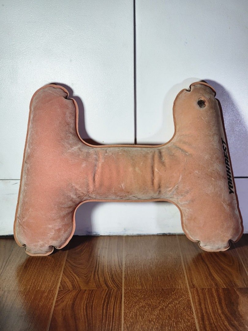 Assorted Inflatable Travel Neck Pillows and Cushions (Category: Travel Essentials & Accessories) located in Meycauayan. Submitted by MP_Shop (Listing ID 1469588059, Image 3). Description: - Vibrant bundle: Includes inflatable cushions and neck pillows in purple, olive green, pinkish orange, and blue - Cozy surface: Soft flocked texture for maximum comfort during use - Easy to use: Equipped with valve caps for quick inflation and deflation - Versa