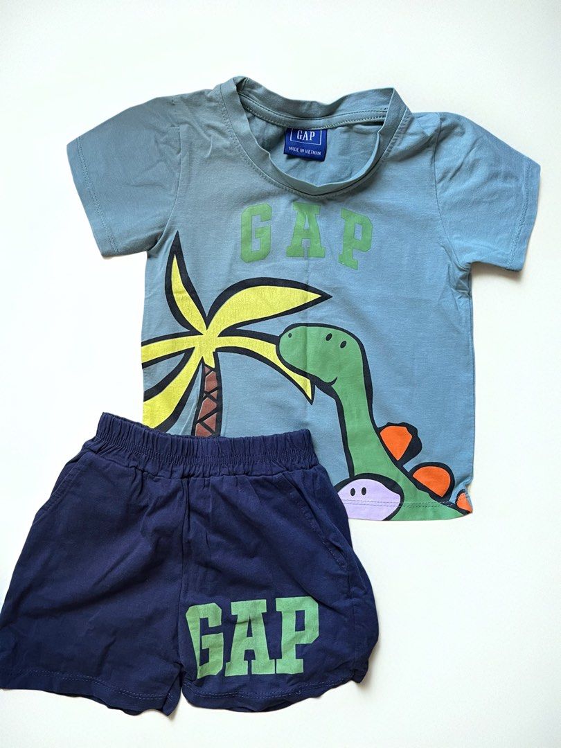 Assorted kids clothes (Category: Babies & Kids Fashion) located in Pasig City. Submitted by thedngsthings (Listing ID 1469741862, Image 3). Description: Sizes from 12m to 2yrs old.