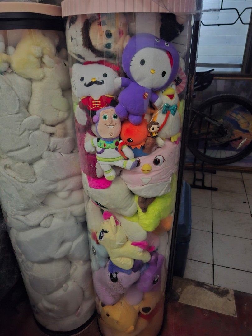 Assorted Plush Toys in Storage Tubes (Category: Plushies & Soft Toys) located in Quezon City. Submitted by patesdonna42859 (Listing ID 1469677972, Image 2). Description: 500 per set of toys set 1 all moon min yung iba may tag pa set 2 hello kity. little pony, winnje the pooh, and others - hinde po kasali yung storage, kung gusto isali plus 150, nabili ko po yan ng 300 malaki po yan - choose set 1 or set 2 .