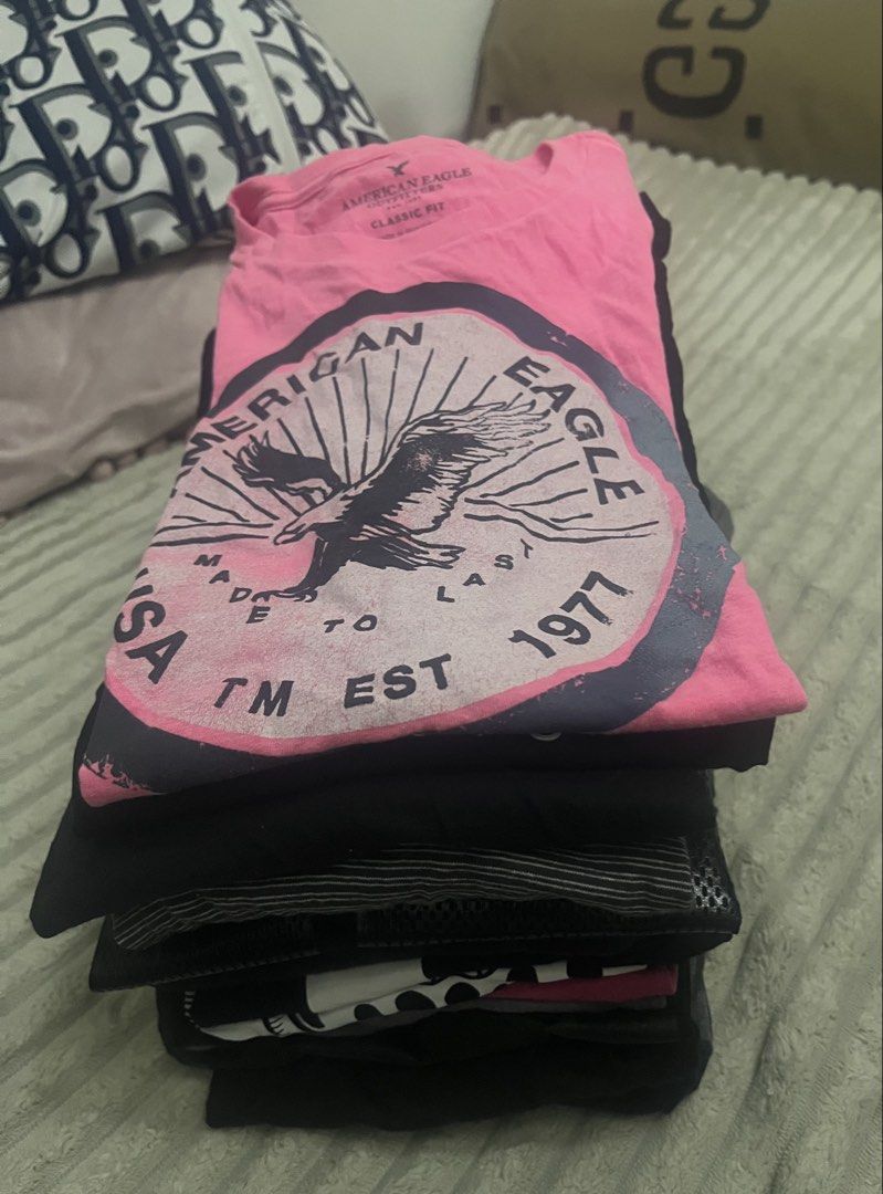 Assorted TSHIRT (Category: Tshirts & Polo Shirts ) located in Angeles City. Submitted by brandedforless29 (Listing ID 1469638140, Image 2). Description: Assorted branded TShirt unisex 17pcs Fitted to Small to medium size -folded n hung - bench -oxygen - American eagle -zara -HnM .