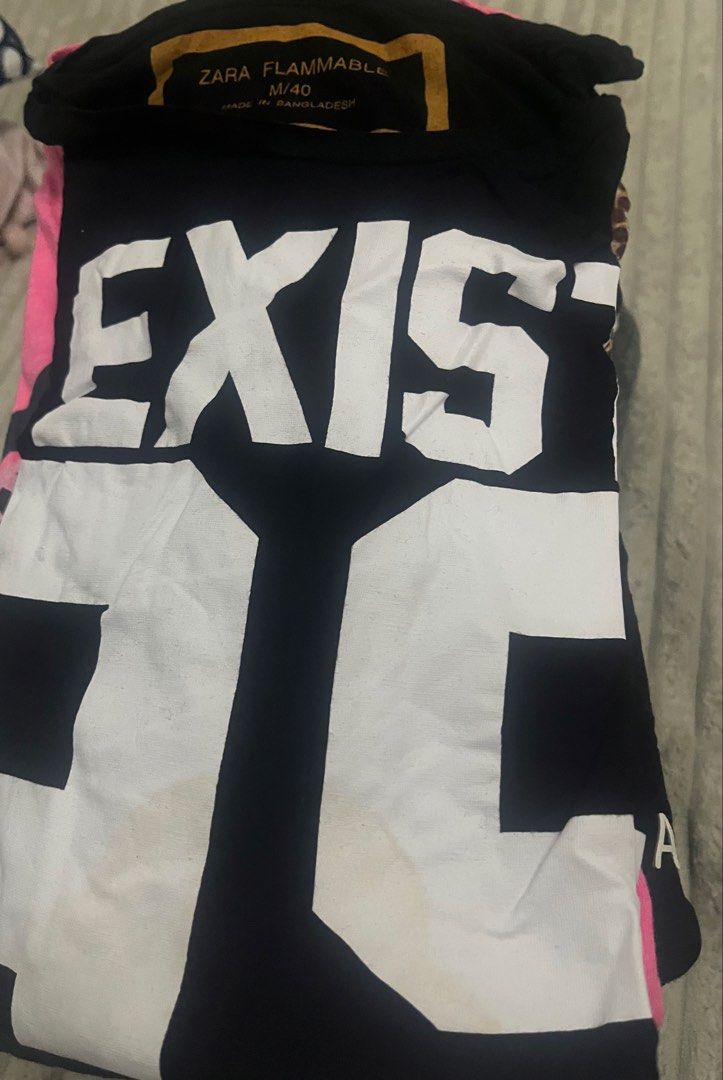 Assorted TSHIRT (Category: Tshirts & Polo Shirts ) located in Angeles City. Submitted by brandedforless29 (Listing ID 1469638140, Image 1). Description: Assorted branded TShirt unisex 17pcs Fitted to Small to medium size -folded n hung - bench -oxygen - American eagle -zara -HnM .
