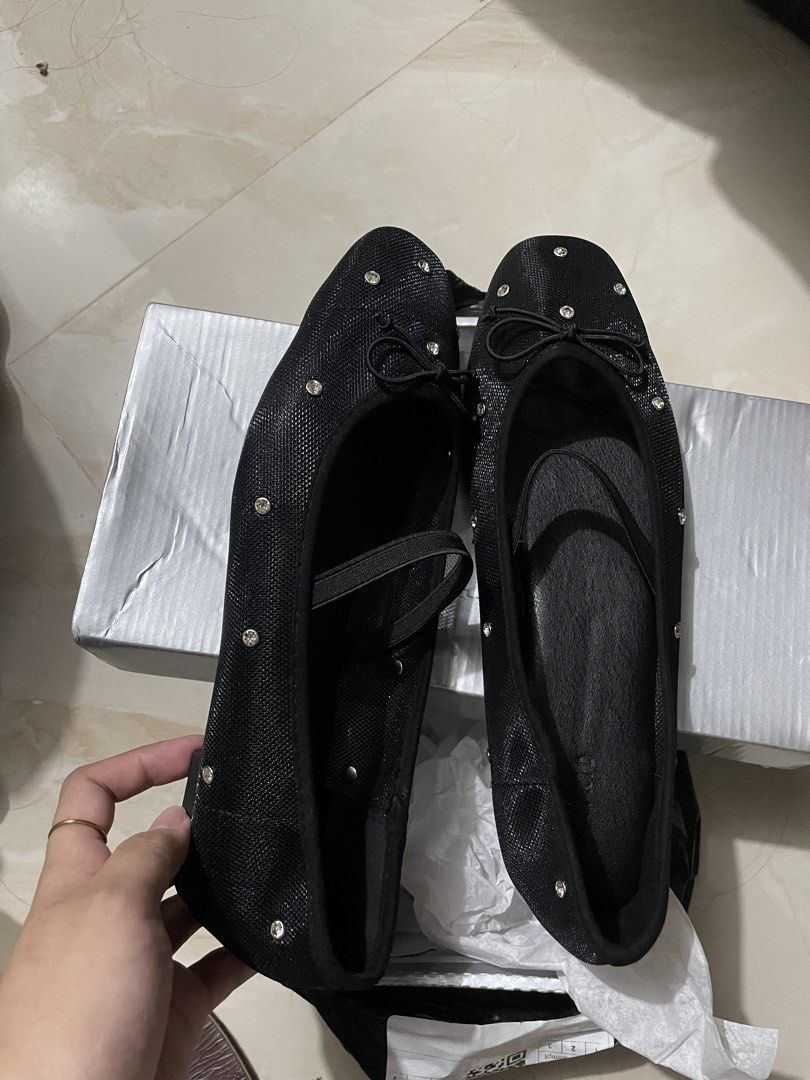 Astrid PH (Category: Flats & Sandals) located in Manila. Submitted by jiean_14 (Listing ID 1469593307, Image 2). Description: Once used. Good as new. Malaki sya for me..