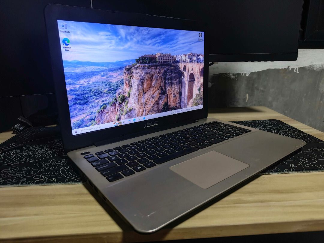 Asus Laptop (Category: Laptops & Notebooks) located in Calamba. Submitted by hcatt (Listing ID 1469724537, Image 3). Description: Processor: i7-5500U Graphics: Intel HD Graphics 5500 / Nvidia Geforce 930M Operating System: Windows 11 Home 64-bit Memory: 8GB DDR3 Storage: 2tb HDD Inclucion: Laptop Bag and Original Charger. RFS: Not using it anymore. Need additional funds Issue: May unting white spots na sa screen. Other than that, everything else 
