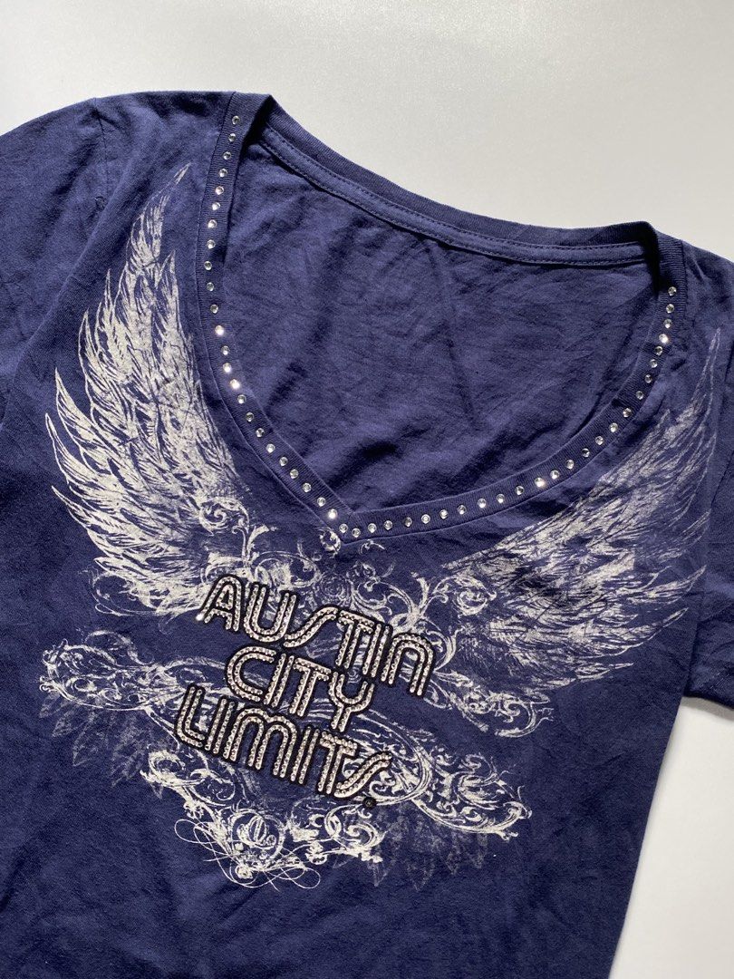 Austin City Limits Wing Rhinestone Grunge Tee (Category: Shirts) located in Manila. Submitted by lexia_swrdrbfinds (Listing ID 1469703417, Image 2). Description: ⋆ 𐙚 ̊ Austin City Limits Wing Rhinestone Grunge Tee 🌸 𝓈𝒾𝓏ℯ ℴ𝓃 𝓉𝒶𝑔: small 🩷 𝓁ℯ𝓃𝑔𝓉𝒽: 24 🌷 𝓌𝒾𝒹𝓉𝒽: 15 🎀 𝒸ℴ𝓃𝒹𝒾𝓉𝒾ℴ𝓃: 9/10 🫧 𝒻𝓁𝒶𝓌𝓈: none 𝓅𝓇𝒾𝒸ℯ: 299 ✦ 𝓅𝓁𝓊𝓈 𝓈𝒽𝒾𝓅𝓅𝒾𝓃𝑔 𝒻ℯℯ.