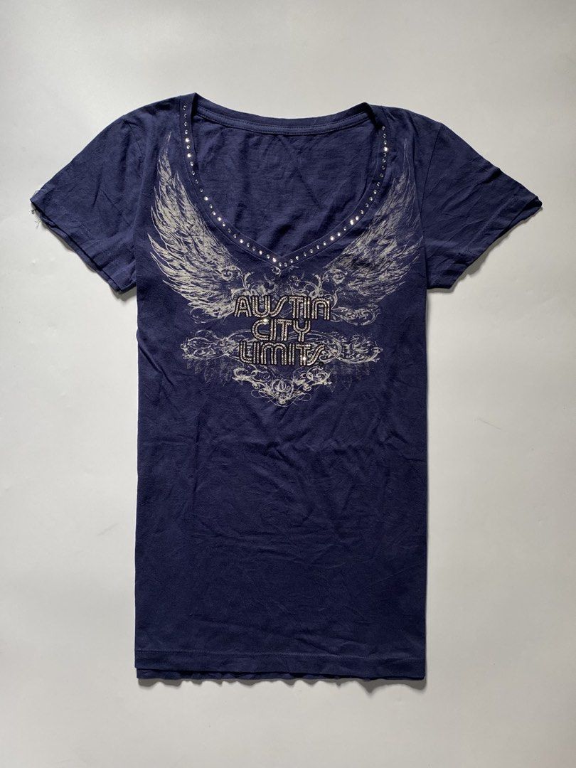 Austin City Limits Wing Rhinestone Grunge Tee (Category: Shirts) located in Manila. Submitted by lexia_swrdrbfinds (Listing ID 1469703417, Image 1). Description: ⋆ 𐙚 ̊ Austin City Limits Wing Rhinestone Grunge Tee 🌸 𝓈𝒾𝓏ℯ ℴ𝓃 𝓉𝒶𝑔: small 🩷 𝓁ℯ𝓃𝑔𝓉𝒽: 24 🌷 𝓌𝒾𝒹𝓉𝒽: 15 🎀 𝒸ℴ𝓃𝒹𝒾𝓉𝒾ℴ𝓃: 9/10 🫧 𝒻𝓁𝒶𝓌𝓈: none 𝓅𝓇𝒾𝒸ℯ: 299 ✦ 𝓅𝓁𝓊𝓈 𝓈𝒽𝒾𝓅𝓅𝒾𝓃𝑔 𝒻ℯℯ.