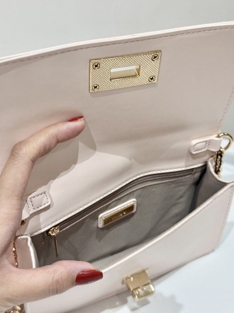Authentic ALDO Kerira Two-Way Bag in Light Pink (Category: Cross-body Bags) located in Manila. Submitted by strawberrymelo (Listing ID 1469728665, Image 3). Description: Brand New - included : tag, plastic and everything except for paper bag .
