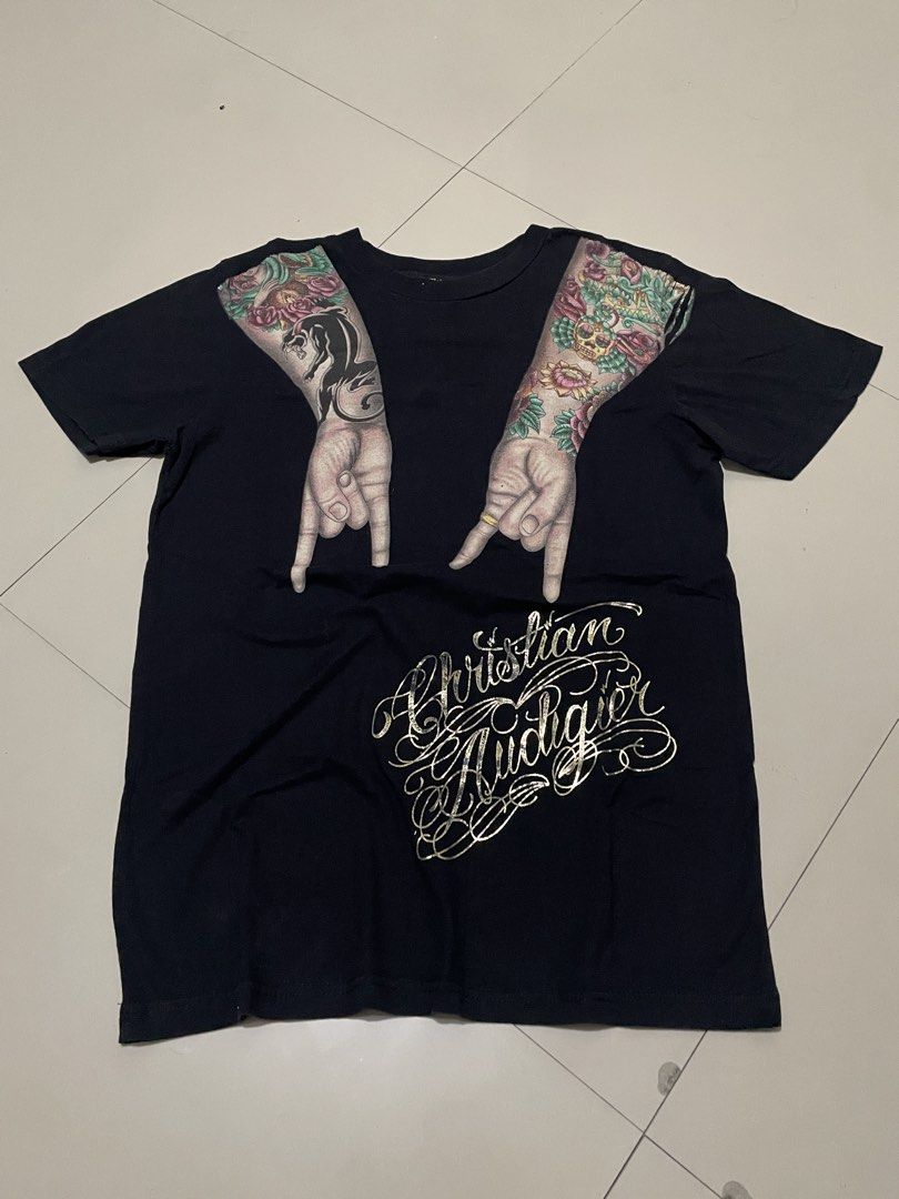 Authentic Christian Audigier Black Tattoo Hands Graphic Tee (Category: Tshirts & Polo Shirts ) located in Mabalacat. Submitted by cornistaja55233 (Listing ID 1469732914, Image 1). Description: Christian Audigier LA Gold Reflector Size M on Tag W: 19 L: 27 Cr: 9.5/10 Overall Condition: 9.5/10 Price: 299 + Shipping Fee.