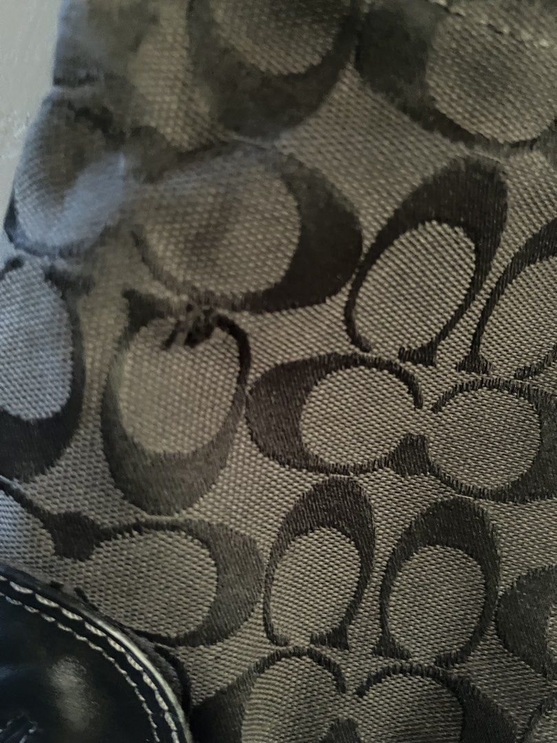 2 Coach and 1 Dooney & Bourke Bundle Bags (Category: Luxury Bags & Wallets) located in Vintar. Submitted by layla.ly (Listing ID 1469660015, Image 3). Description: Authentic coach bags and dooney and bourke bags -Has minimal issue and minimal sign of use Last price is posted NO TO LOWBALLING!! Shipping: J&T Express only Payment: GCASH/GOTYME/ MARIBANK Shipping fee will be shouldered by the buyer .