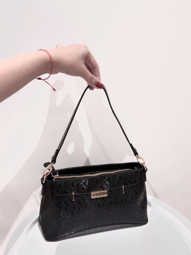 Authentic GUESS Kili Bag in Black (Category: Purses & Pouches) located in Manila. Submitted by strawberrymelo (Listing ID 1469729839, Image 1). Description: .