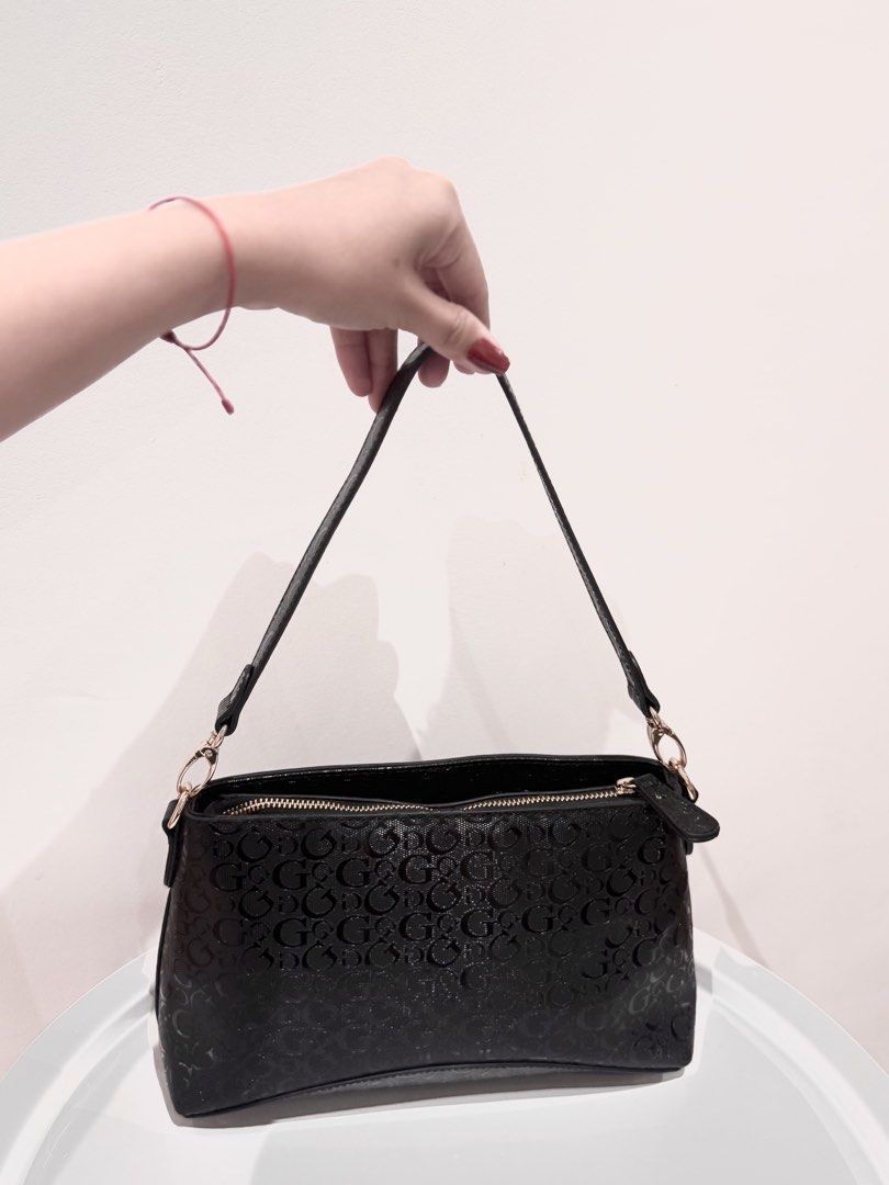 Authentic GUESS Kili Bag in Black (Category: Purses & Pouches) located in Manila. Submitted by strawberrymelo (Listing ID 1469729839, Image 2). Description: .