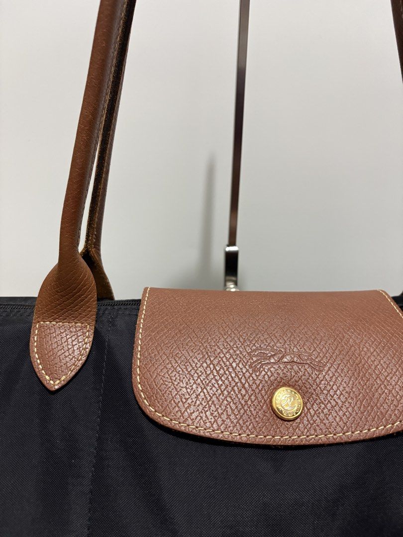 Authentic Longchamp Le Pliage Nylon Tote Bag Black (Category: Luxury Bags & Wallets) located in Subic. Submitted by dear.jeveaph (Listing ID 1469703700, Image 3). Description: Authentic Longchamp Le Pliage Large Long Handle Minimal signs of use ₱ 2,000.00 READ BEFORE BUYING ‼️ All photos are posted. Please perform your own authentication beforehand. If in DOUBT, please do NOT buy. ‼️ Friendly reminder: This is a preloved bag. Please manage your e