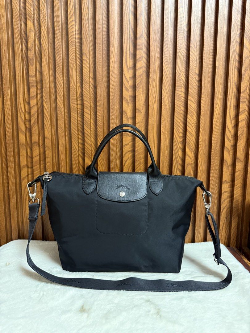 Authentic Longchamp Le Pliage Neo Black Medium Top Handle Bag (Category: Everything Else Others) located in Subic. Submitted by luxshoppe88 (Listing ID 1469706042, Image 1). Description: - Brand/Model: Longchamp Le Pliage Neo Handbag - Color: Classic Black with silver-tone hardware - Material: Durable nylon body with leather flap and snap button closure - Versatility: Includes top handles and a convenient detachable shoulder strap - Interior: Spa