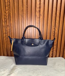 (Category: ) located in . Submitted by luxshoppe88 (Listing ID 1469705366, Image 1). Description: .