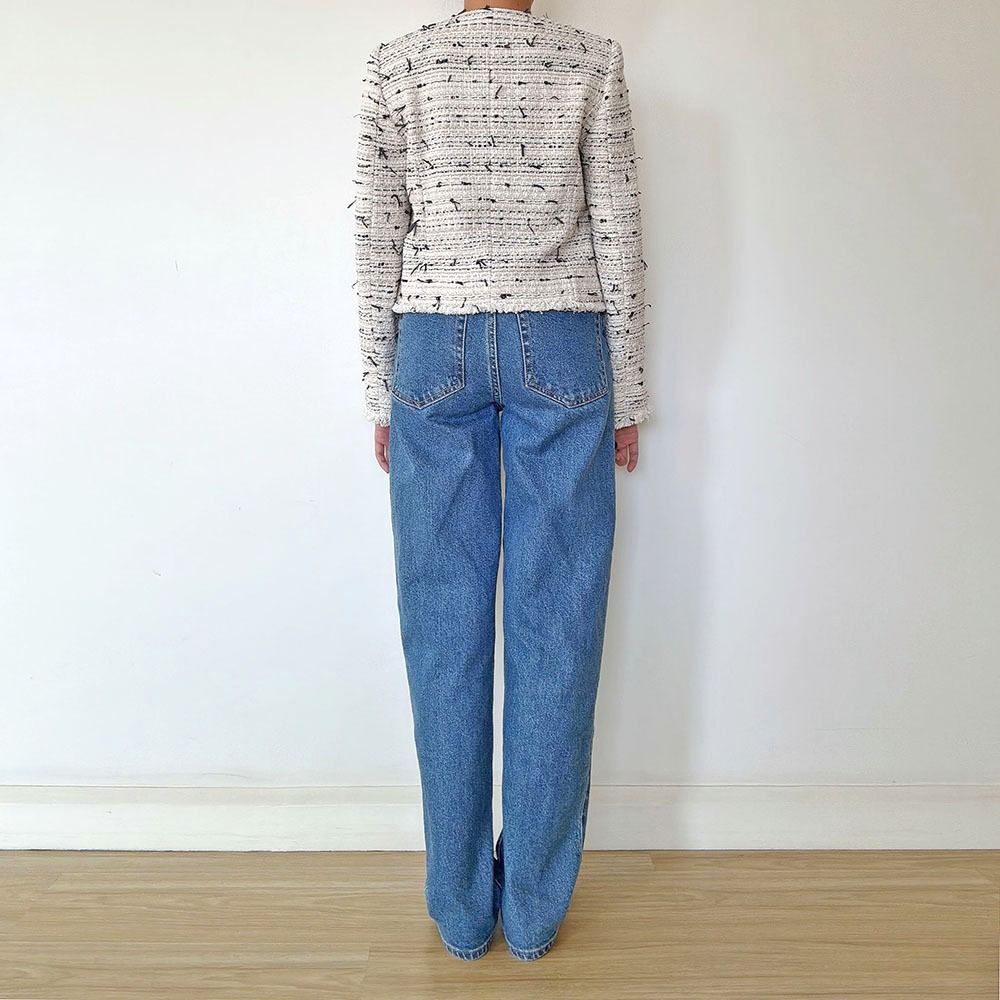 Authentic MANGO White Cropped Blazer Tweed Jacket Size XXS XS (Category: Coats, Jackets and Outerwear) located in Davao. Submitted by carinescloset (Listing ID 1469682829, Image 3). Description: MANGO Tweed Cropped Blazer • Size XXS (fits XXS–XS) • Model reference: XS, 25” waist, 5’0” • Brand new with tag • Originally ₱5,995.