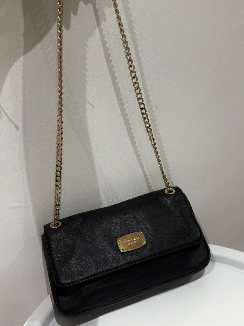 Authentic Michael Kors Two Way Convertible Shoulder Bag in Black (Category: Cross-body Bags) located in Manila. Submitted by strawberrymelo (Listing ID 1469729967, Image 3). Description: .