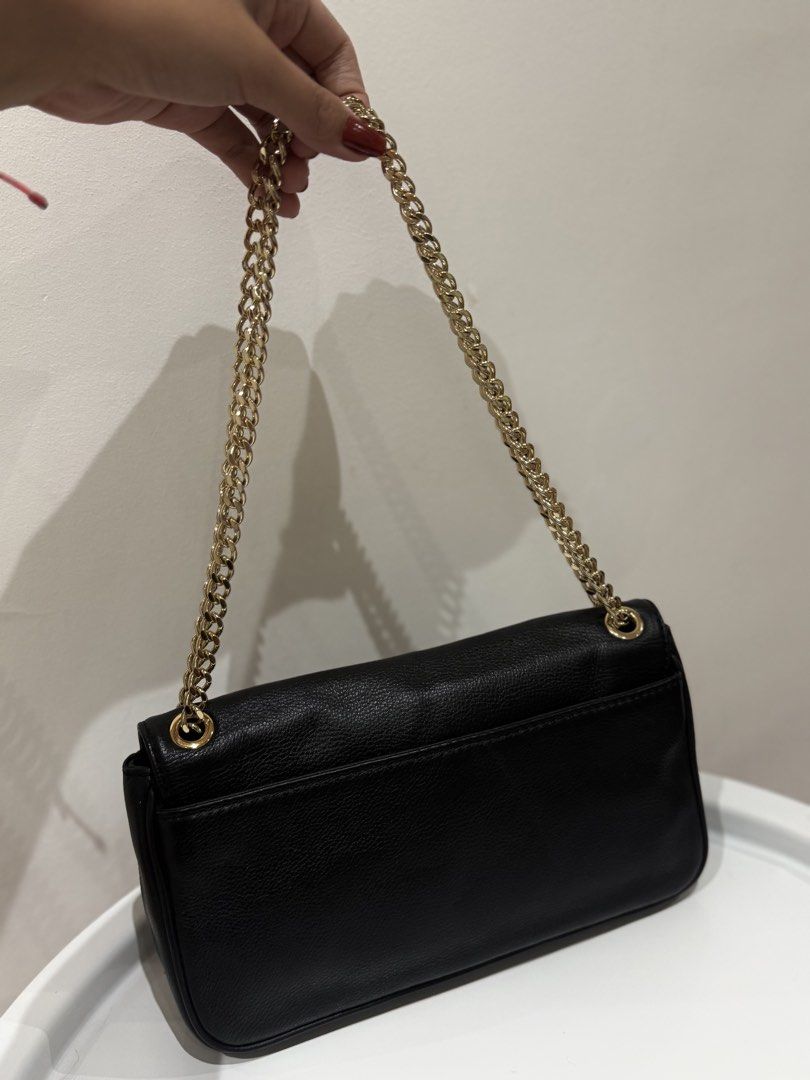 Authentic Michael Kors Two Way Convertible Shoulder Bag in Black (Category: Cross-body Bags) located in Manila. Submitted by strawberrymelo (Listing ID 1469729967, Image 2). Description: .