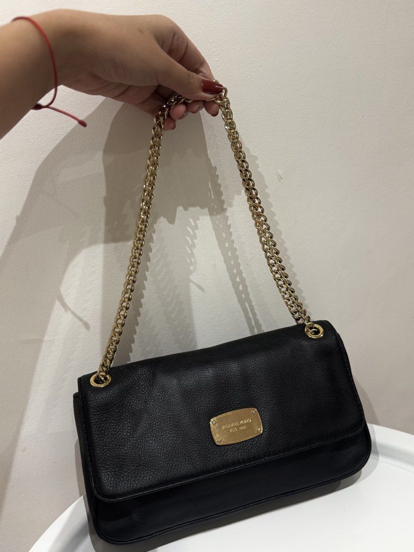 Authentic Michael Kors Two Way Convertible Shoulder Bag in Black (Category: Cross-body Bags) located in Manila. Submitted by strawberrymelo (Listing ID 1469729967, Image 1). Description: .