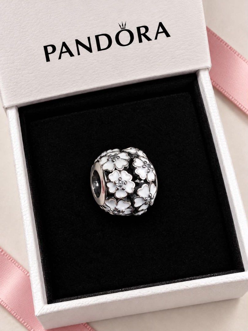 Authentic Pandora Primrose Meadow Charm (Category: Charms) located in Manila. Submitted by daintyjewels (Listing ID 1469698808, Image 1). Description: .