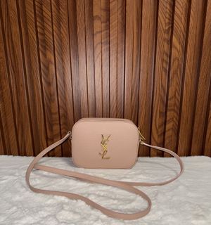 (Category: ) located in . Submitted by luxshoppe88 (Listing ID 1469707228, Image 1). Description: .