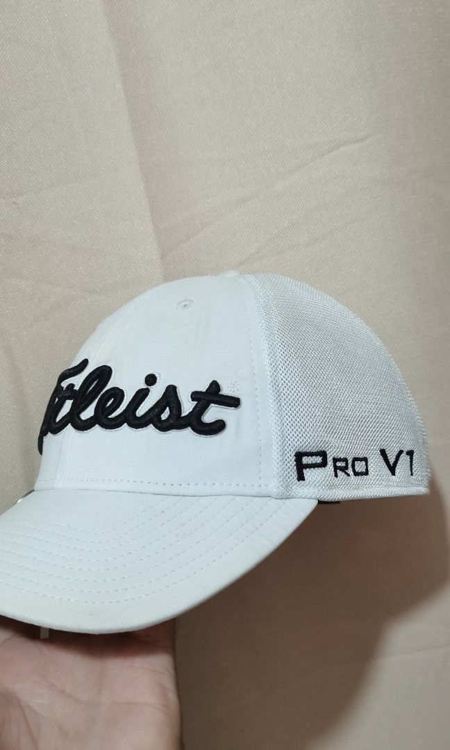 Authentic Titleist Close Cap by New Era (Category: Caps & Hats) located in Indang. Submitted by capitenyo (Listing ID 1469609768, Image 2). Description: Authentic Titleist Close Cap by Ne Era ✅ Fitted Cap ✅ Made by New Era ✅ Dome Size - Medium to Large ✅ Color rate - 10/10 ✅ Materials - Polyester, Spandex ✅ Made in China ✅ Condition - Used ✅ Free Original Titleist Magnetic Clip ⭕ Issue with rust underneath of magnetic clip ✅ Actual photos are pos