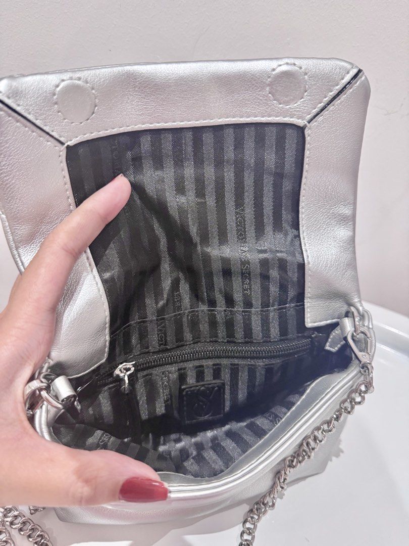 Authentic Victoria’s Secret Two-Way Bag in Silver (Category: Sling Bags) located in Manila. Submitted by strawberrymelo (Listing ID 1469728876, Image 3). Description: - chain strap is detachable - convertible type of bag - BRAND NEW .