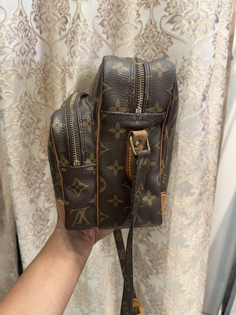 AuthenticLouis Vuitton Monogram Reporter PM Crossbody Bag (Category: Luxury Bags & Wallets) located in General Santos City (Dadiangas). Submitted by thiftnibadi3 (Listing ID 1469665473, Image 2). Description: - Authentic Louis Vuitton Reporter PM in signature brown monogram canvas - Dual zipped main compartments and convenient front zip pocket - Adjustable Monogram canvas shoulder strap with durable brass hardware - Stylish and protective Vachett