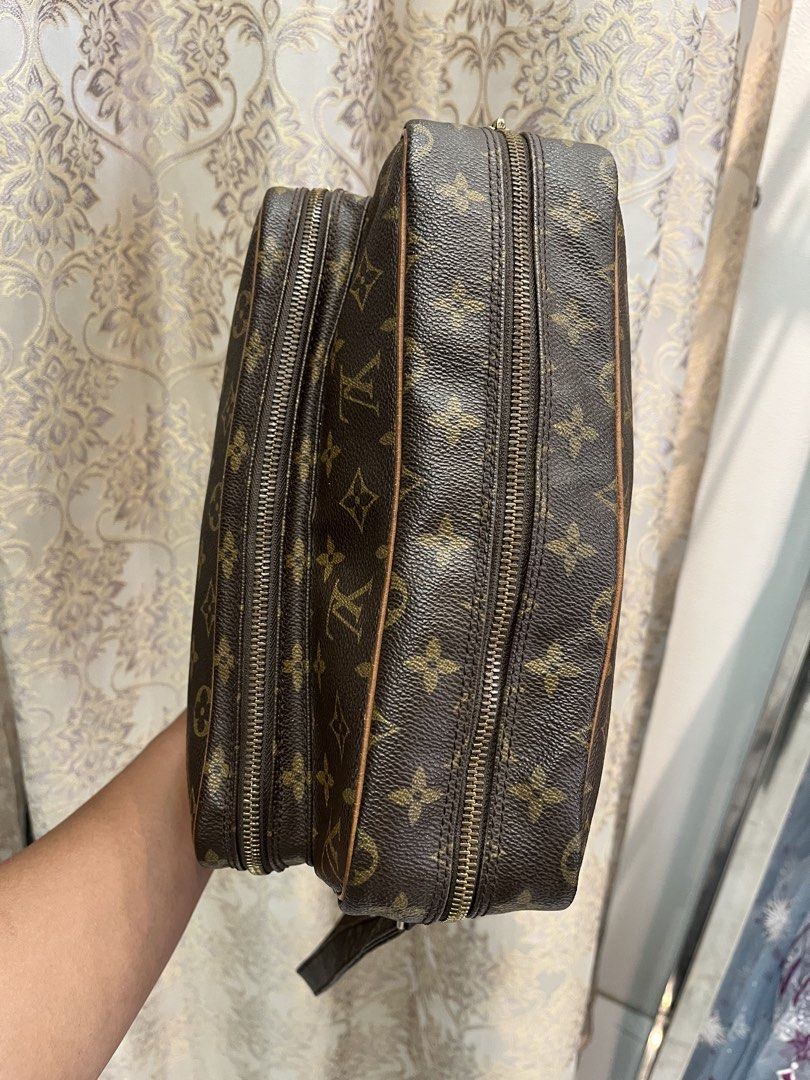 AuthenticLouis Vuitton Monogram Reporter PM Crossbody Bag (Category: Luxury Bags & Wallets) located in General Santos City (Dadiangas). Submitted by thiftnibadi3 (Listing ID 1469665473, Image 3). Description: - Authentic Louis Vuitton Reporter PM in signature brown monogram canvas - Dual zipped main compartments and convenient front zip pocket - Adjustable Monogram canvas shoulder strap with durable brass hardware - Stylish and protective Vachett