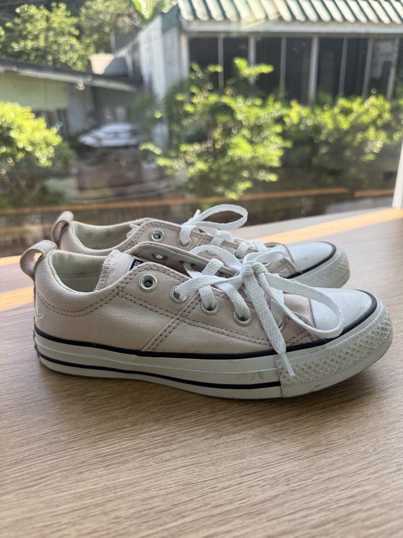 Baby pink converse size US6 (Category: Sneakers) located in Antipolo. Submitted by minimalist.chic (Listing ID 1469709547, Image 2). Description: Like new! Used twice only RFS: rarely used, decluttering.