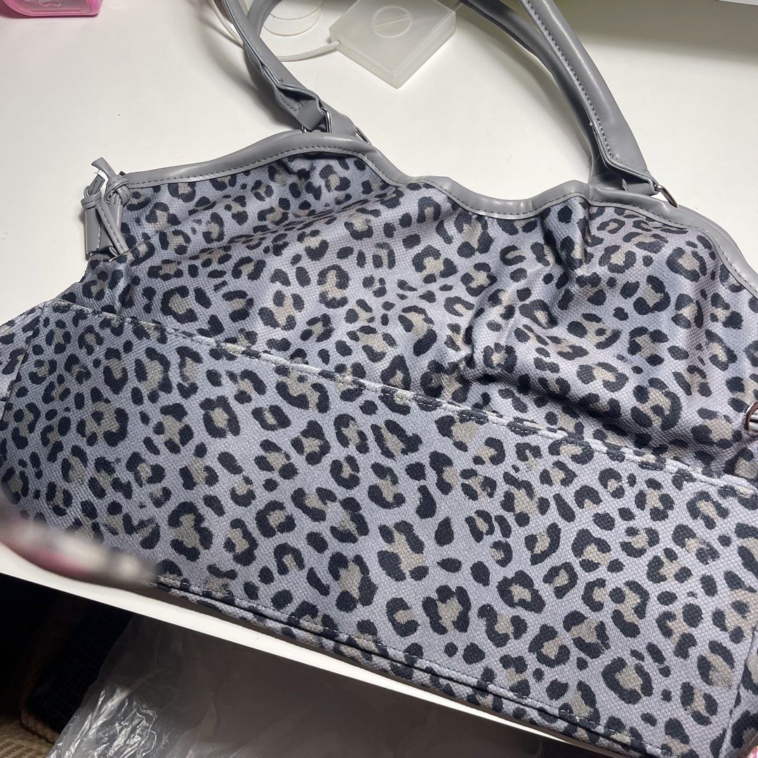 Bad Blue Insp Bag (Category: Tote Bags) located in Manila. Submitted by gomdobear (Listing ID 1469624201, Image 3). Description: - brand new - bought from taobao - never used! just opened to check! [SIZE & FIT] The Dimsum Bag, crafted in printed leopard fabric. • Fits up to a 16” MacBook Pro • Bag charm included • Model’s height 172cm • Height 30cm • Width 42cm • Depth 13.5cm • Strap 22cm [FABRIC] Shell: 100% Cotton Lining: 100% Polyester .