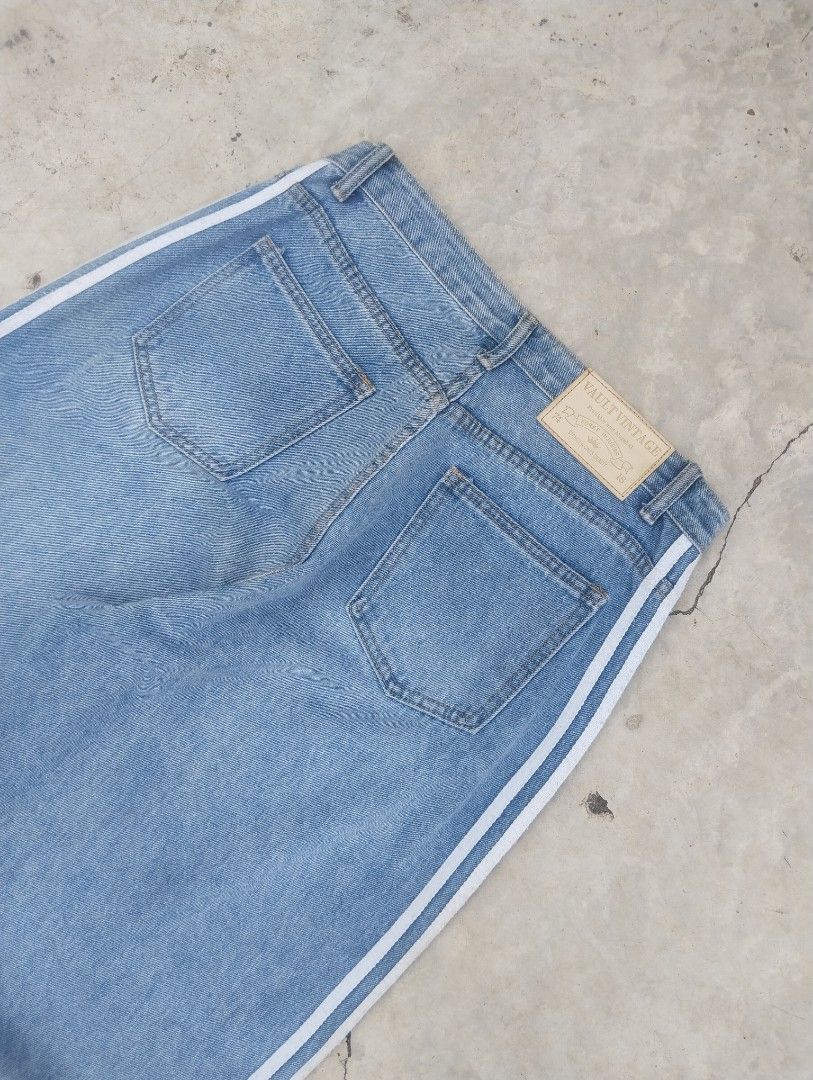 Baggy (Category: Jeans) located in Mandaue City. Submitted by thrifted.coo (Listing ID 1469700559, Image 3). Description: .